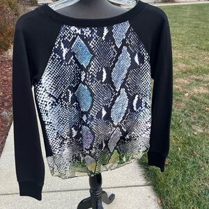 Ladies nice like new Diane Von Furstebburg fancy snake look sweatshirt medium